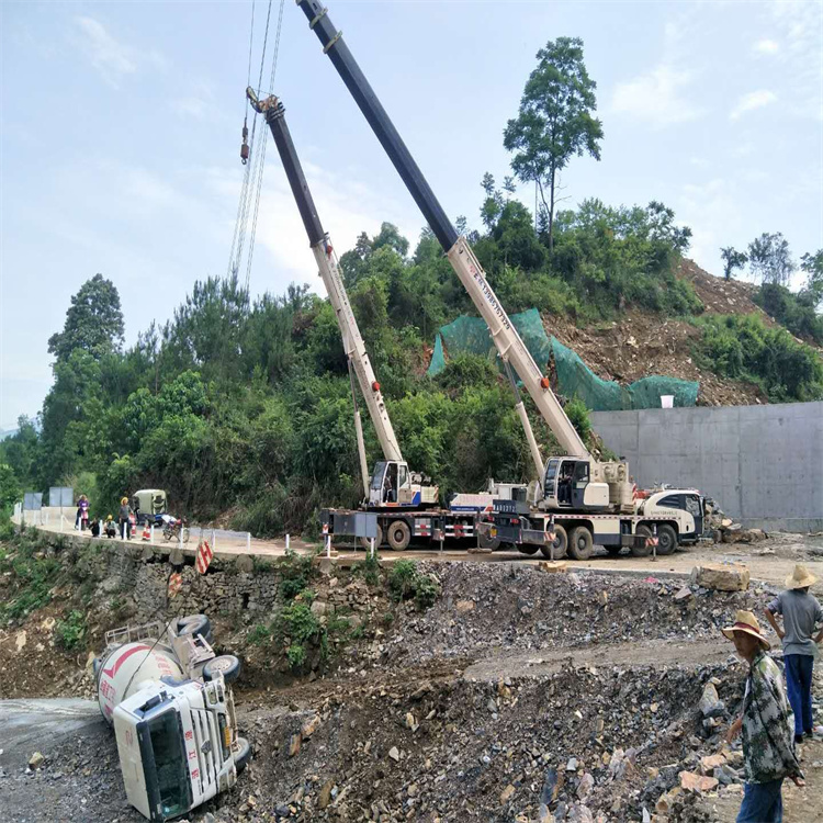 厚街镇汽车掉沟里叫吊车救援要多少钱